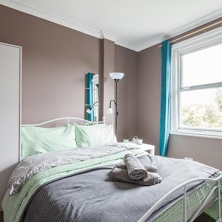 Shirley House 1, Guest House, Self Catering, Self Check In With Smart Locks, Use Of Fully Equipped Kitchen, Walking Distance To Southampton Central, Excellent Transport Links, Ideal For Longer Stays מראה חיצוני תמונה