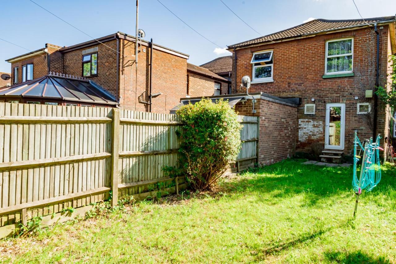 Shirley House 1, Guest House, Self Catering, Self Check In With Smart Locks, Use Of Fully Equipped Kitchen, Walking Distance To Southampton Central, Excellent Transport Links, Ideal For Longer Stays מראה חיצוני תמונה